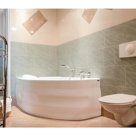 Promenada Hotel 2*